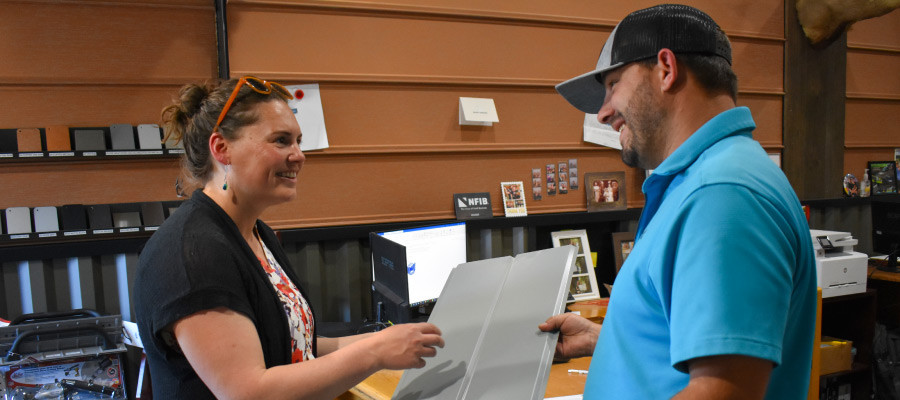 GNMC helping customer with metal panel questions 